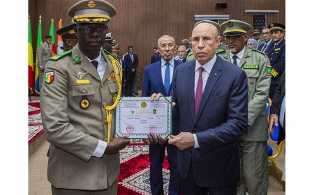 رئيس الجمهورية يشرف على تخرج الدفعتين الثامنة عشرة من دورة الأركان والسادسة من الدورة الخاصة للأركان