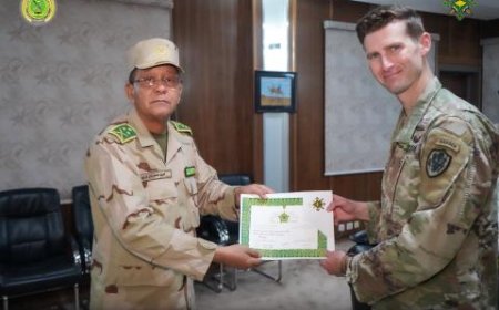 قائد الأركان العامة للجيوش يوشّح الملحق العسكري الأمريكي