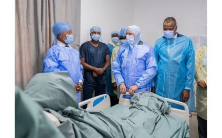 رئيس الجمهورية يزور المركز الوطني لأمراض القلب للوقوف على سير عمليات زرع الكلى والاطمئنان على صحة المرضى