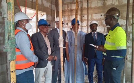 والي إينشيري يتفقد أشغال بناء منشأة تعليمية وبعض الفصول الدراسية