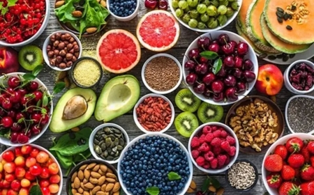 صديقة الأمعاء.. فاكهة تزيل السموم وتخفض الكوليسترول