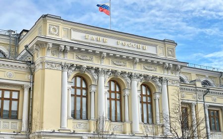 المركزي الروسي" يخفض سعر الروبل أمام العملات الرئيسة