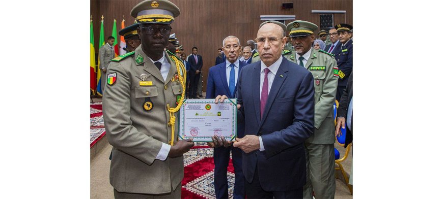 رئيس الجمهورية يشرف على تخرج الدفعتين الثامنة عشرة من دورة الأركان والسادسة من الدورة الخاصة للأركان