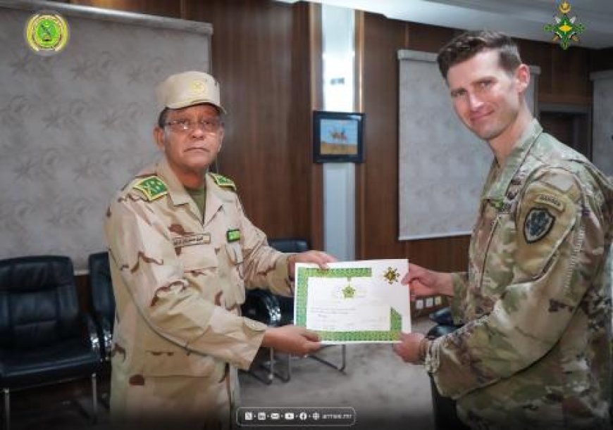 قائد الأركان العامة للجيوش يوشّح الملحق العسكري الأمريكي