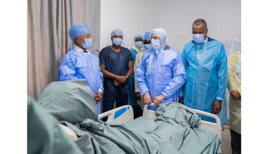 رئيس الجمهورية يزور المركز الوطني لأمراض القلب للوقوف على سير عمليات زرع الكلى والاطمئنان على صحة المرضى