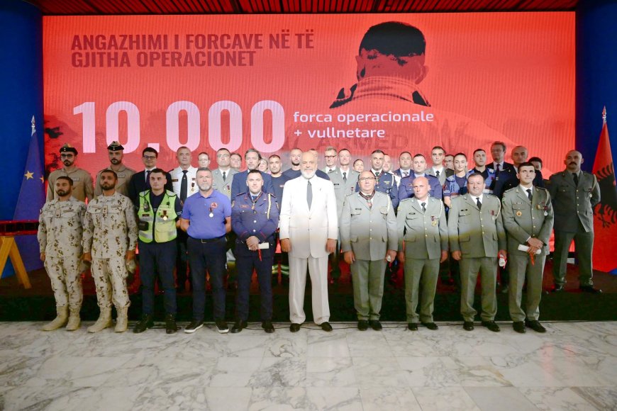 ألبانيا تكرم الفريق الإماراتي والفرق المشاركة في إخماد حرائق الغابات