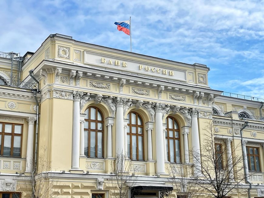المركزي الروسي" يخفض سعر الروبل أمام العملات الرئيسة