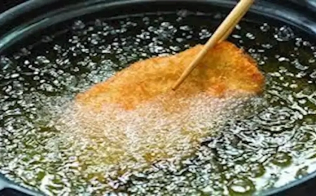 طبيب يحذر من استخدام هذه الطاسة أثناء القلي.. تسبب السرطان