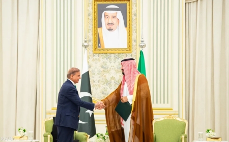 السعودية وباكستان توقعان اتفاقية للدفاع الاستراتيجي المشترك