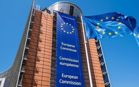 المفوضية الأوروبية تطلق استراتيجيتين لتسريع تبني الذكاء الاصطناعي في مجال الصناعة والعلوم