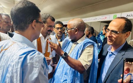 وزيرا الثقافة  والشؤون الاسلامية فى موريتانيا يزوران جناح مؤسسة رسالة السلام بمعرض نواكشوط الدولى للكتاب وسط إقبال كبير فى الساعات الأخيرة للمعرض 