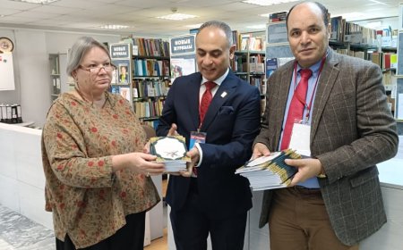وفد مؤسسة رسالة السلام العالمية يهدي مكتب جامعة موسكو الاتحادية إصدارات الشرفاء الحمادي