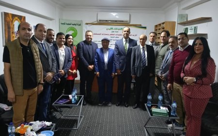 توزيع مؤلفات المفكر العربي علي الشرفاء الحمادي على وزير الخارجية الليبية السابق وعدد من القيادات الليبية البحثية