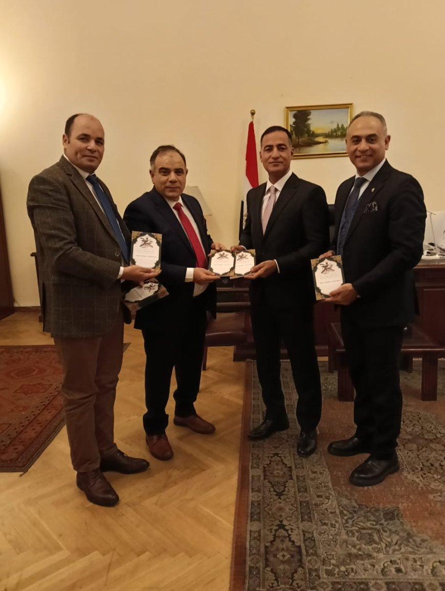 وفد مؤسسة رسالة السلام العالمية يهدي للسفير المصري في روسيا إصدارات مجلة العرب العربية والدولية