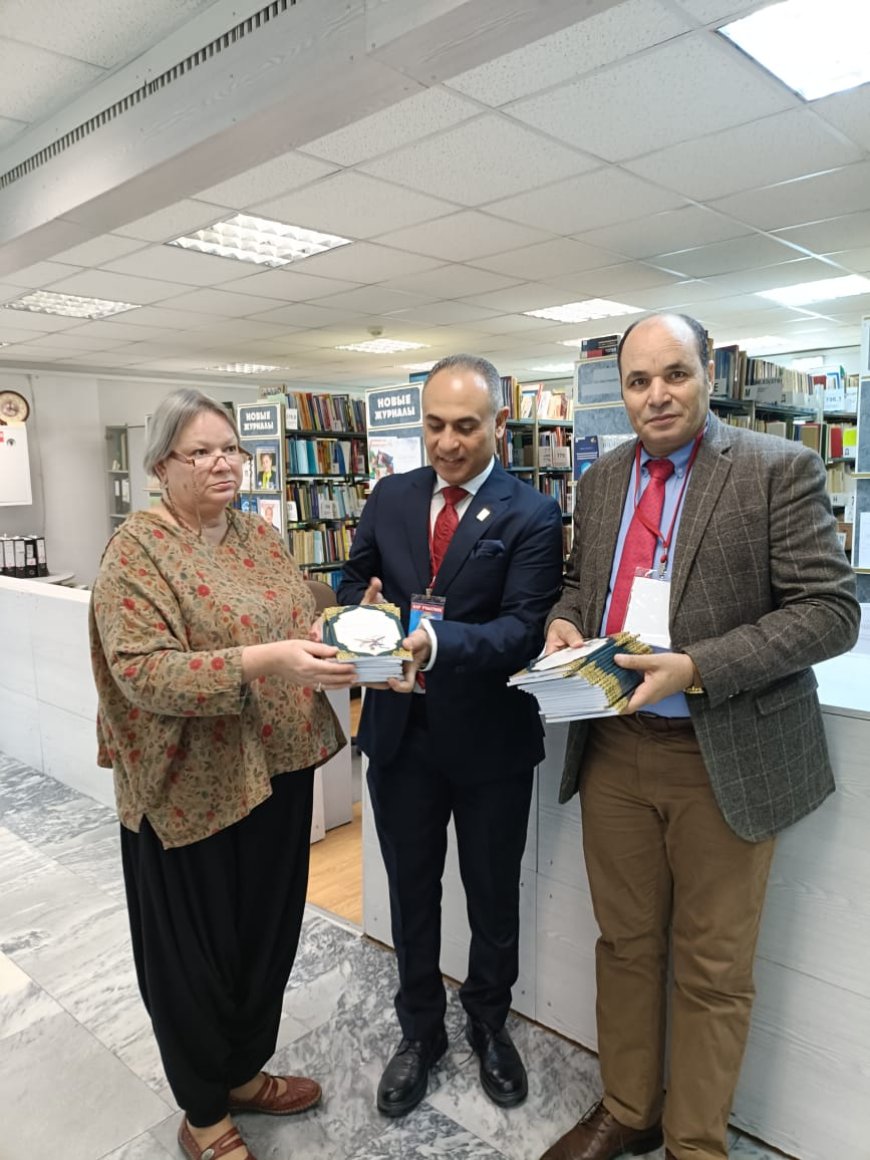 وفد مؤسسة رسالة السلام العالمية يهدي مكتب جامعة موسكو الاتحادية إصدارات الشرفاء الحمادي