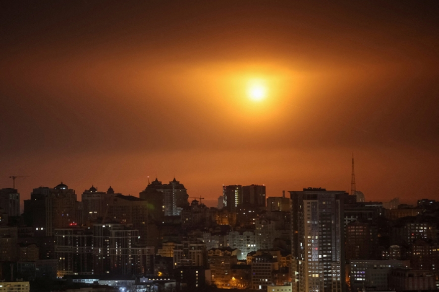 انقطاع الكهرباء عن عشرات آلاف الأوكرانيين في هجوم روسي ضخم