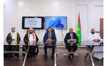 وزير الشؤون الإسلامية والتعليم الأصلي يستقبل إمام الحرم النبوي الشريف