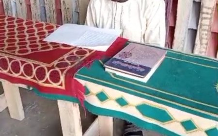 بالفيديو والصور ..درس تعليمى فى النيجر لشرح مقال المفكر على الشرفاء:محمد كما يقدمه القرآن..حقيقة الرسالة وبهتان الروايات