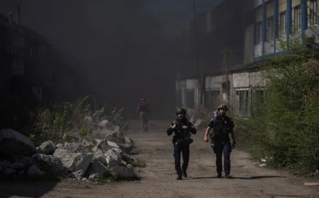 تبادل الهجمات بين روسيا وأوكرانيا مع استمرار محادثات السلام