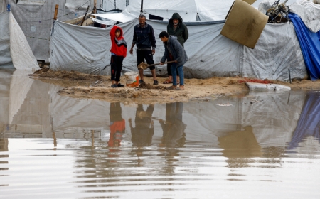 إعلامي غزة: 11 شهيدًا وخسائر واسعة جراء المنخفض القطبي «بيرون»