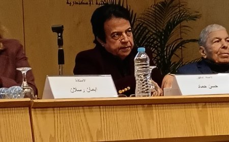 د. حسن حماد يشارك في فعاليات ثقافية وفكرية بمكتبة الإسكندرية ويهدي مؤلفات المفكر علي محمد الشرفاء لرموز الثقافة المصرية