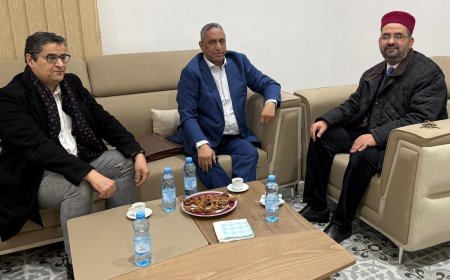 نائب رئيس جامعة الزيتونة يبحث سبل تعزيز التعاون مع وفد مؤسسة رسالة السلام