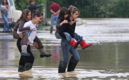 بيئة ومناخ «الأسوأ منذ 30 عاما».. فيضانات مدمرة تضرب مناطق بجنوب فرنسا