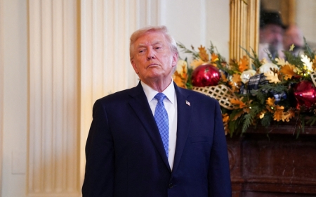 ديمقراطيون يدعون ترمب للتراجع عن استدعاء عشرات السفراء من الخارج