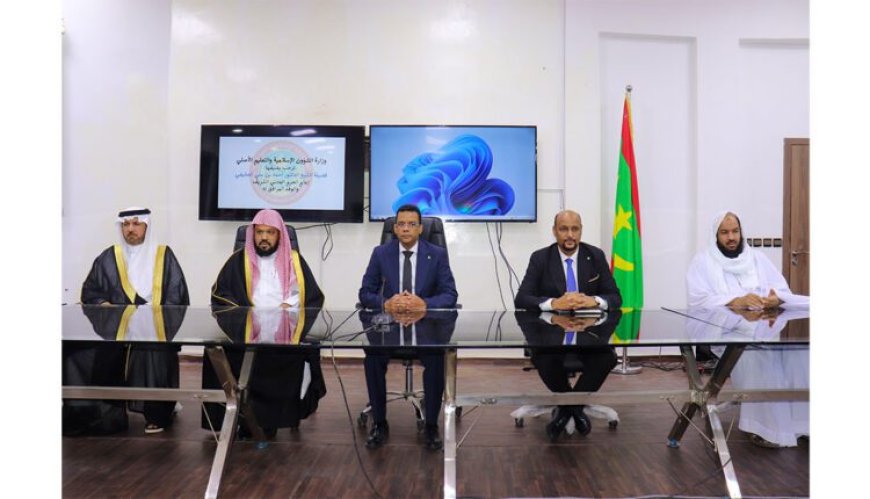 وزير الشؤون الإسلامية والتعليم الأصلي يستقبل إمام الحرم النبوي الشريف