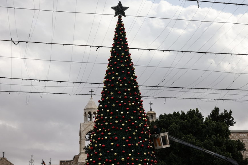 شجرة الميلاد تضيء بيت لحم بعد عامين على توقف الاحتفالات