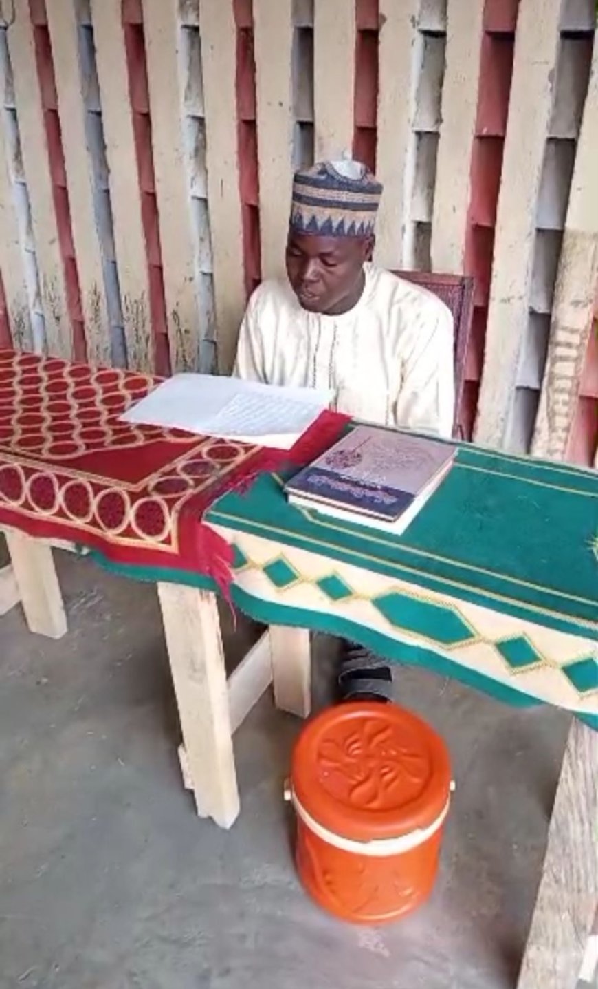 بالفيديو والصور ..درس تعليمى فى النيجر لشرح مقال المفكر على الشرفاء:محمد كما يقدمه القرآن..حقيقة الرسالة وبهتان الروايات