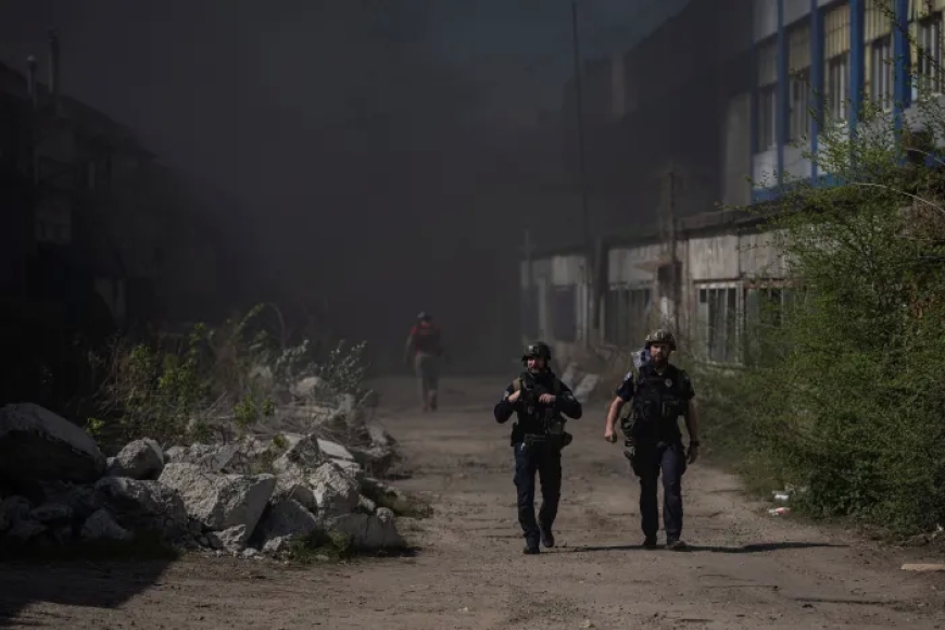 تبادل الهجمات بين روسيا وأوكرانيا مع استمرار محادثات السلام