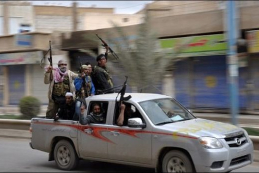 إصابة عناصر من القوات الأميركية في إطلاق نار بوسط سوريا