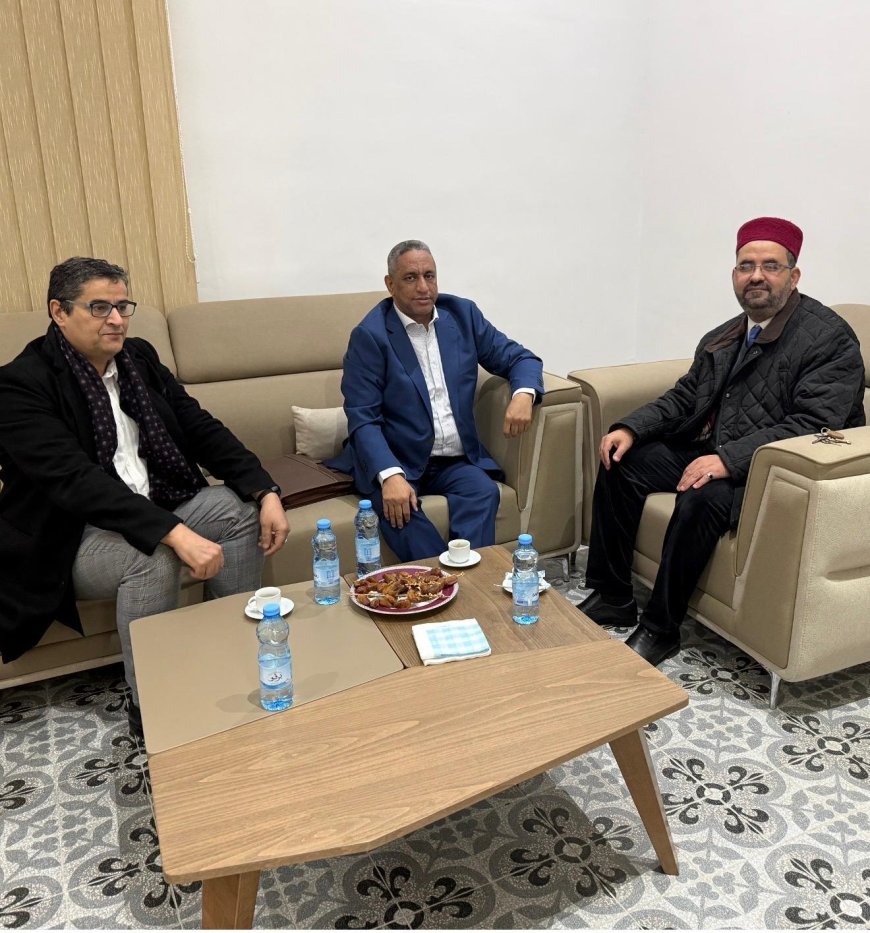 نائب رئيس جامعة الزيتونة يبحث سبل تعزيز التعاون مع وفد مؤسسة رسالة السلام