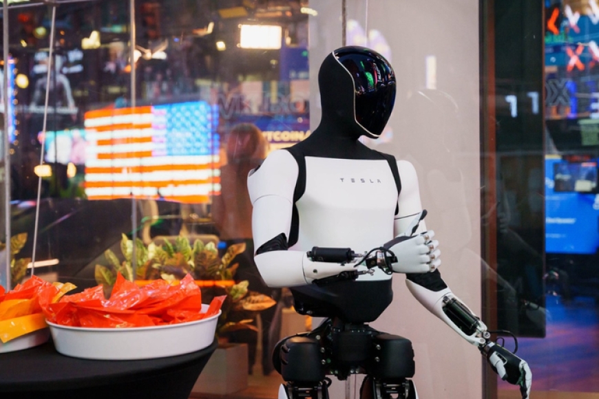 شركة تسلا تعرض الروبوت الشبيه بالبشر «أوبتيموس»